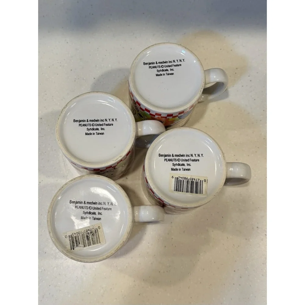 Set Of 4 Benjamin & Medwin Peanuts Gang Coffee Tea Mugs Cups Red White Check - Picture 15 of 15